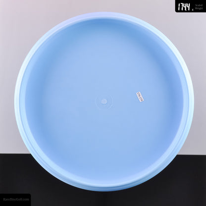 Yikun Xing disc golf putter underside