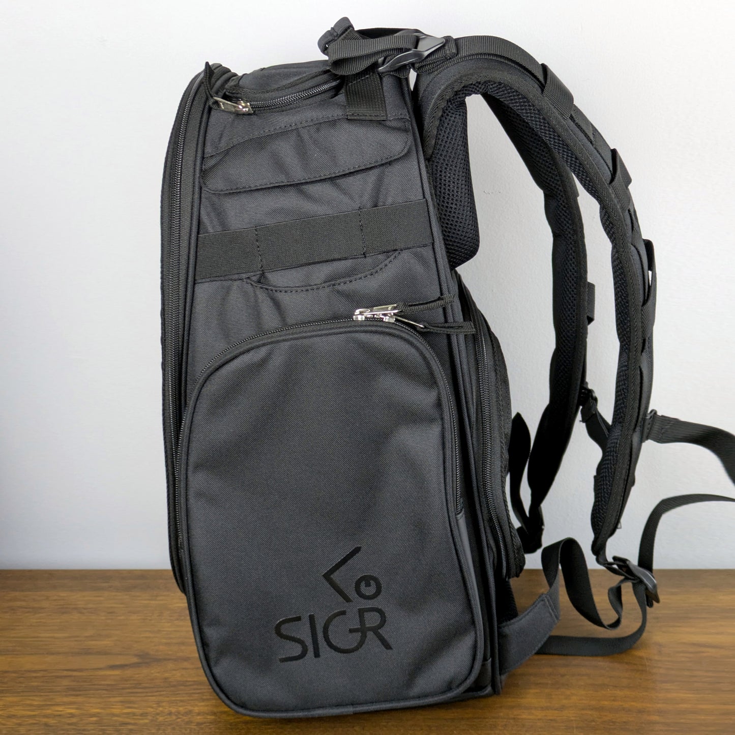 sigr balder disc golf backpack side profile
