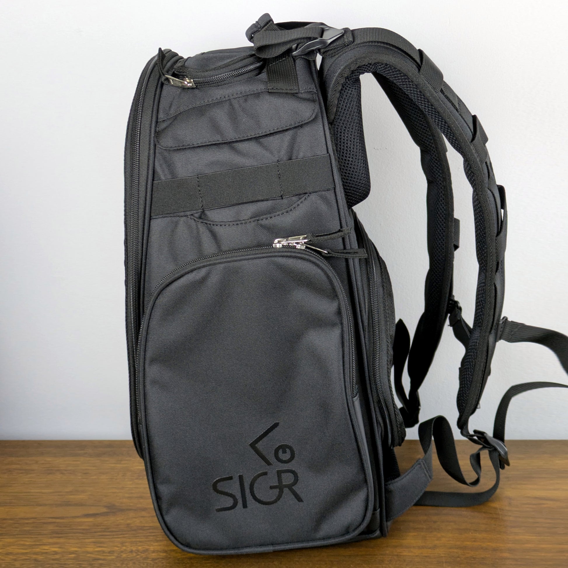 sigr balder disc golf backpack side profile